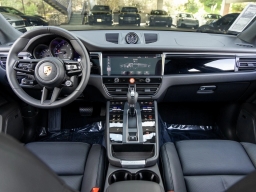 Porsche Macan T AWD 2026