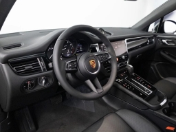 Porsche Macan Base AWD 2026