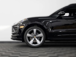Porsche Macan Base AWD 2026