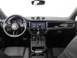 Porsche Macan Base AWD 2026