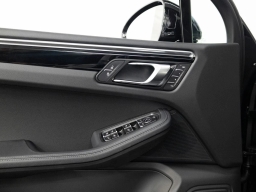Porsche Macan Base AWD 2026