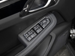 Porsche Macan Base AWD 2026