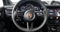 Porsche Macan Base AWD 2026