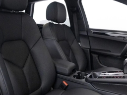 Porsche Macan Base AWD 2026