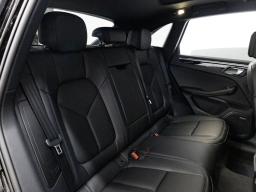 Porsche Macan Base AWD 2026