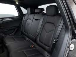 Porsche Macan Base AWD 2026