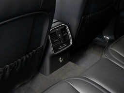 Porsche Macan Base AWD 2026