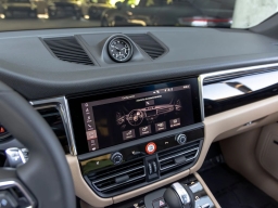 Porsche Macan T AWD 2026