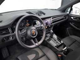 Porsche Macan Base AWD 2026