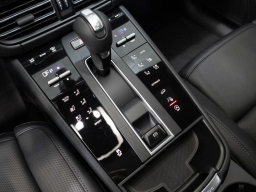 Porsche Macan Base AWD 2026