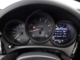 Porsche Macan Base AWD 2026