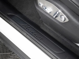 Porsche Macan Base AWD 2026