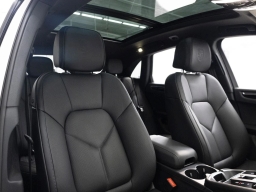 Porsche Macan Base AWD 2026
