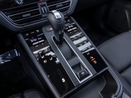 Porsche Macan T AWD 2026
