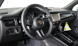 Porsche Macan T AWD 2026