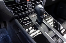 Porsche Macan T AWD 2026