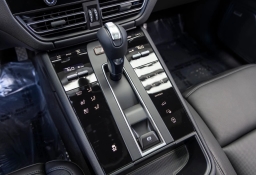 Porsche Macan T AWD 2026