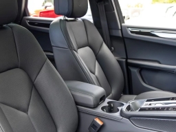 Porsche Macan T AWD 2026