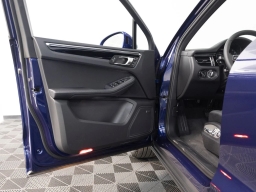 Porsche Macan Base AWD 2026