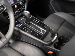 Porsche Macan Base AWD 2026