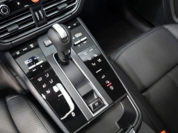 Porsche Macan Base AWD 2026