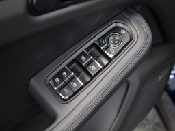 Porsche Macan Base AWD 2026