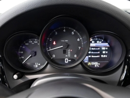 Porsche Macan Base AWD 2026