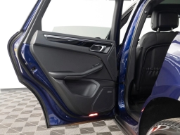 Porsche Macan Base AWD 2026