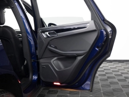 Porsche Macan Base AWD 2026