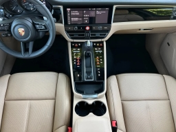 Porsche Macan T AWD 2026