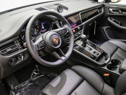 Porsche Macan Base AWD 2026