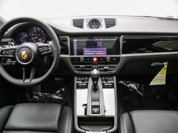 Porsche Macan Base AWD 2026