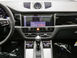Porsche Macan Base AWD 2026