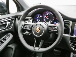 Porsche Macan Base AWD 2026