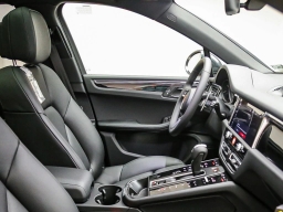 Porsche Macan Base AWD 2026
