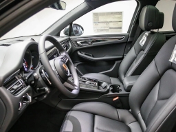 Porsche Macan Base AWD 2026