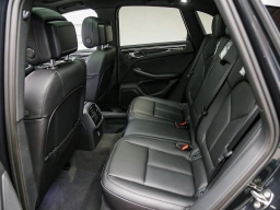 Porsche Macan Base AWD 2026