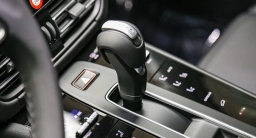 Porsche Macan Base AWD 2026