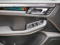 Porsche Macan Base AWD 2026