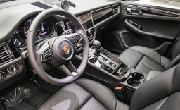 Porsche Macan Base AWD 2026