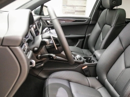 Porsche Macan Base AWD 2026
