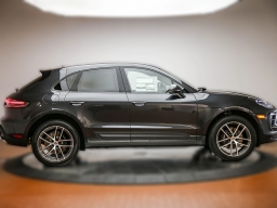 Porsche Macan Base AWD 2026