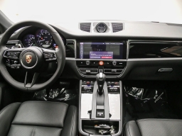 Porsche Macan Base AWD 2026