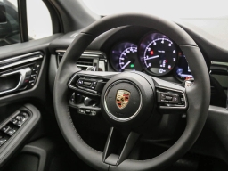 Porsche Macan Base AWD 2026