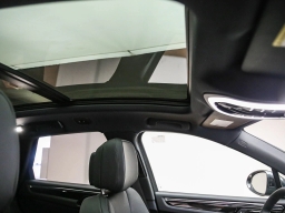 Porsche Macan Base AWD 2026