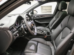 Porsche Macan Base AWD 2026