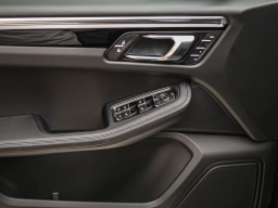 Porsche Macan Base AWD 2026