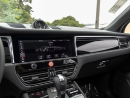 Porsche Macan T AWD 2026
