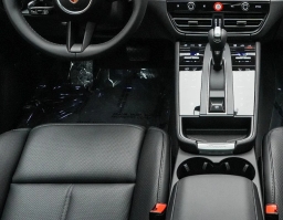 Porsche Macan T AWD 2026
