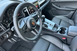 Porsche Macan T AWD 2026